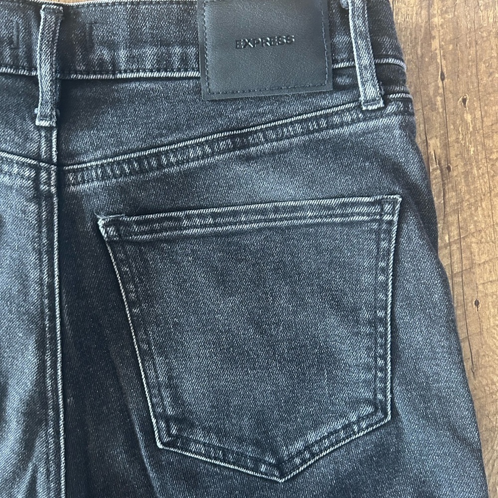Express Modern Straight High Rise Jeans 4R | Black Wash | Rhinestone Button - Picture 10 of 12